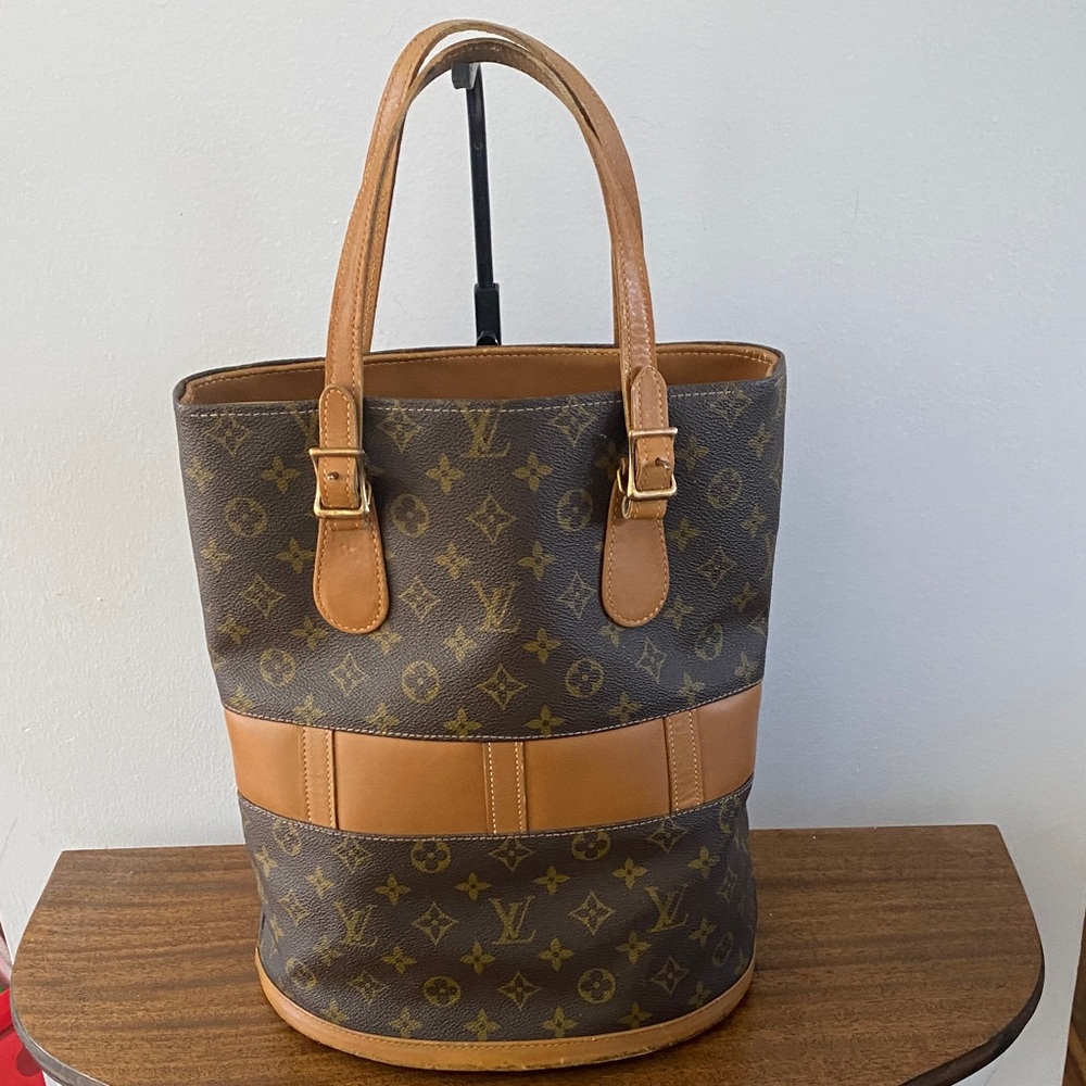 Louis Vuitton Monogram Bucket Shoulder Bag w/COA and Dust Bag